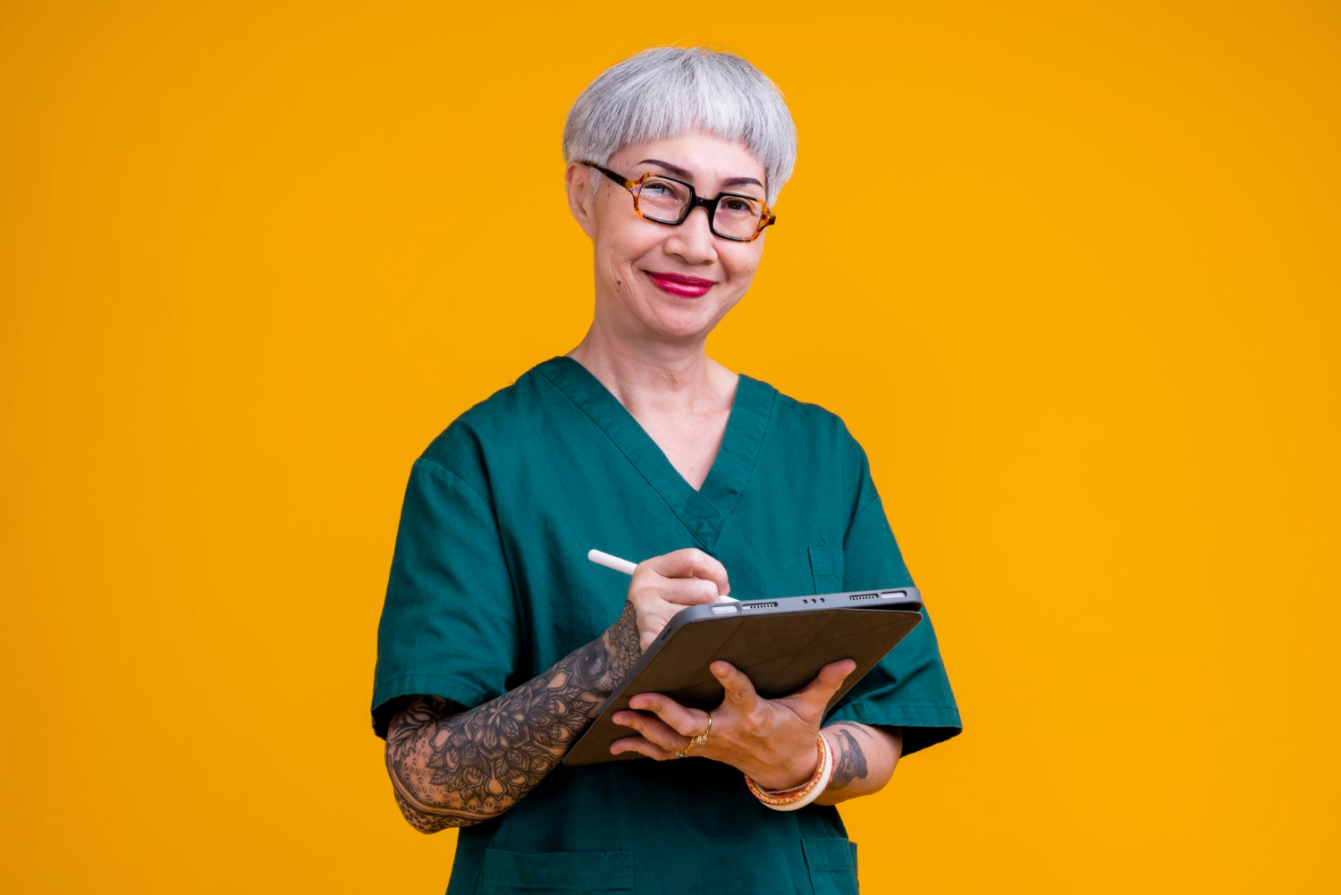 Can pediatric nurses have tattoos?